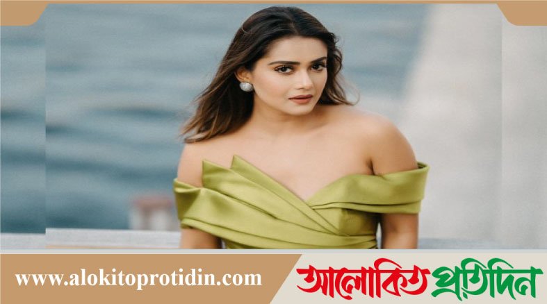 টলিউড থেকে বাদ পড়লেও ঢালিউডে দারুণ অভিষেক