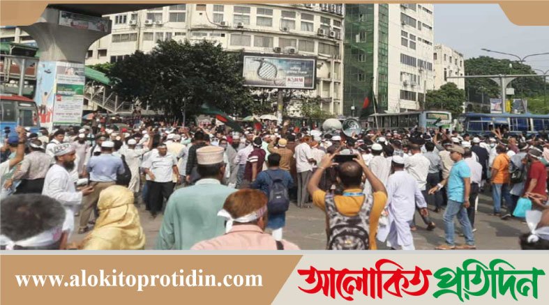 ব্যারিকেড ছুঁড়ে ফেলে এমপিওভুক্ত শিক্ষকদের শাহবাগ অবরোধ, যান চলাচল বন্ধ