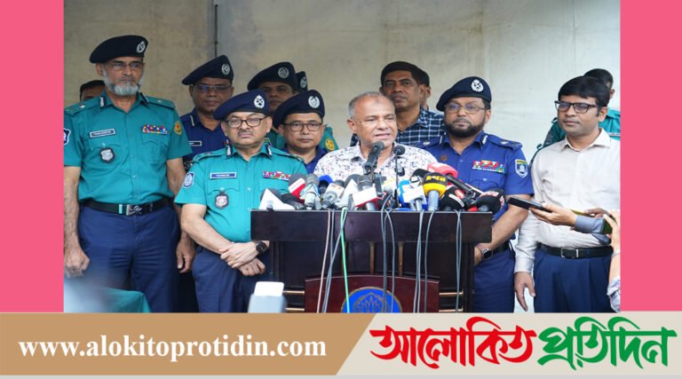 স্বরাষ্ট্র উপদেষ্টা কর্তৃক ডিএমপি’কে ২০টি নতুন পিকআপ হস্তান্তর