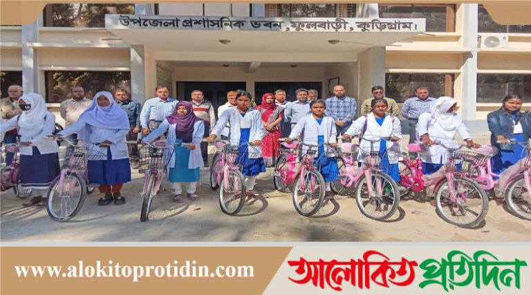 ফুলবাড়ীতে বিনামূল্যে গরীব-মেধাবী শিক্ষার্থীদের মাঝে বাইসাইকেল বিতরণ