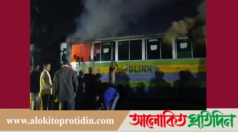 ঢুলিভিটায় পার্কিং করা বাসে রহস্যজনক আগুন