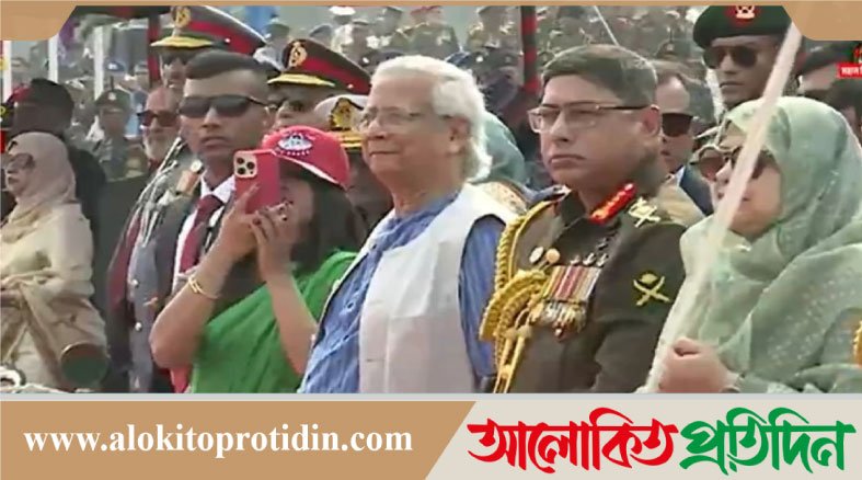 বিজয় দিবসে সশস্ত্র বাহিনীর অনুষ্ঠানে প্রধান উপদেষ্টা
