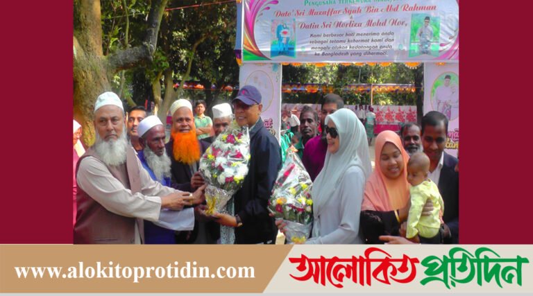 শ্রমিককে দেখতে গাজীপুরে ছুটে এলেন মালয়েশিয়ান ব্যবসায়ী দম্পতি