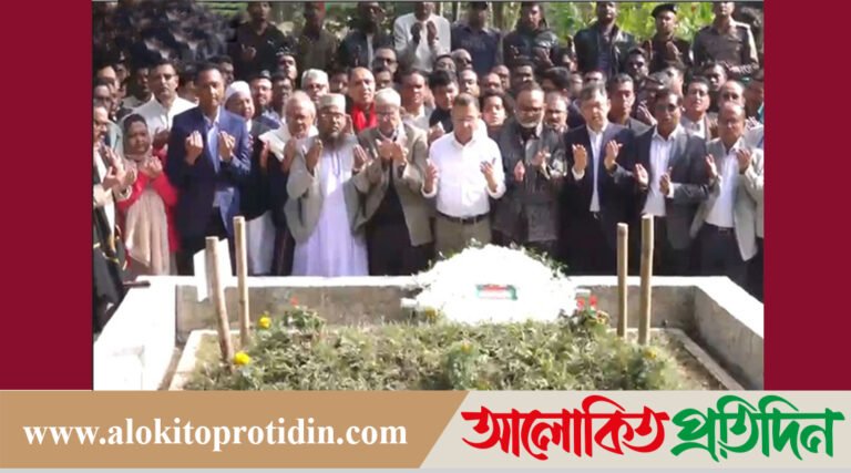 শহী*দ ওসমান হাদির কবর জিয়ারত করলেন তারেক রহমান!