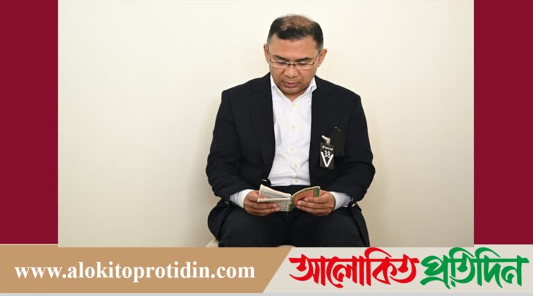 মায়ের কফিনে*র পাশে কোরআন তেলাওয়াত করছেন তারেক রহমান!