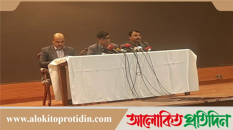 নির্বাচনের আগে লুট হওয়া অস্ত্র উদ্ধার করার তাগিদ প্রধান উপদেষ্টার