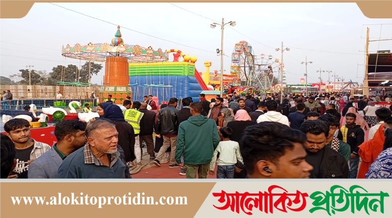 আন্তর্জাতিক বাণিজ্য মেলায় দ্বিতীয় ছুটির দিনে ক্রেতা-দর্শনার্থীদের উপচে পড়া ভিড় 
