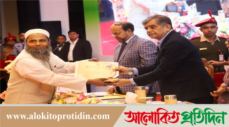 জাতীয় পর্যায়ে শ্রেষ্ঠ প্রতিষ্ঠান প্রধান এনপিআই পরিচালক মোহাম্মদ ফারুক হোসেন