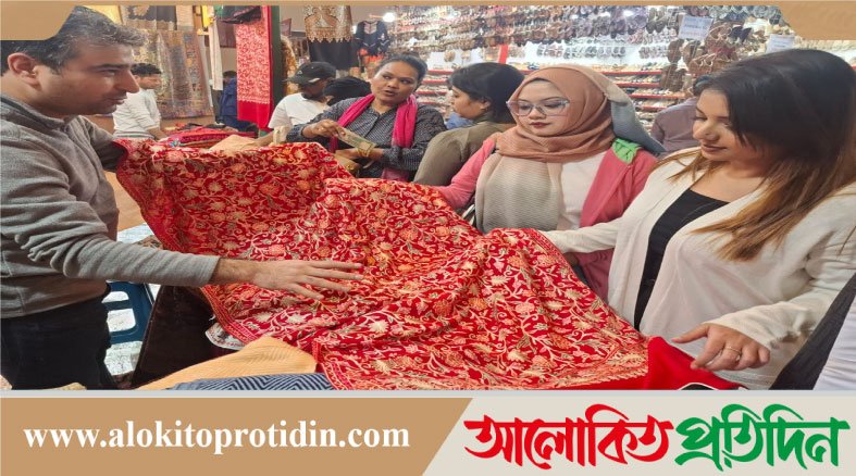 আন্তর্জাতিক বাণিজ্য মেলা: শীতবস্ত্রের স্টলে উপচে পড়া ভিড় বিক্রিতে খুশি ব্যবসায়ীরা