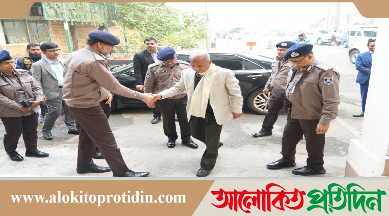 পুলিশের দক্ষতা ও সক্ষমতা বৃদ্ধিমূলক প্রশিক্ষণ পরিদর্শনে- স্বরাষ্ট্র উপদেষ্টা