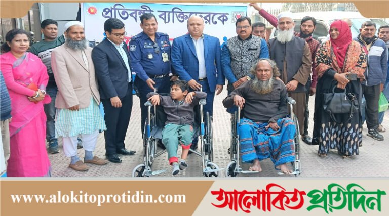 মানিকগঞ্জে প্রতিবন্ধী ব্যক্তিদের মাঝে সহায়ক উপকরণ বিতরণ