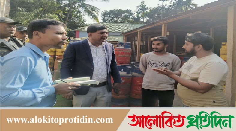 মানিকগঞ্জের গড়পাড়ায় অতিরিক্ত দামে গ্যাস বিক্রি: ব্যবসায়ীকে ৫০ হাজার টাকা জরিমানা
