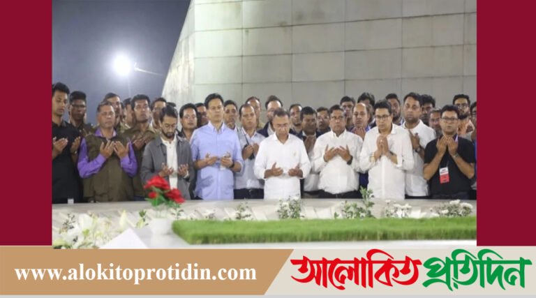 নির্বাচনী প্রচারণা শেষে বাবা-মায়ের কবর জিয়ারত করেন: তারেক রহমান