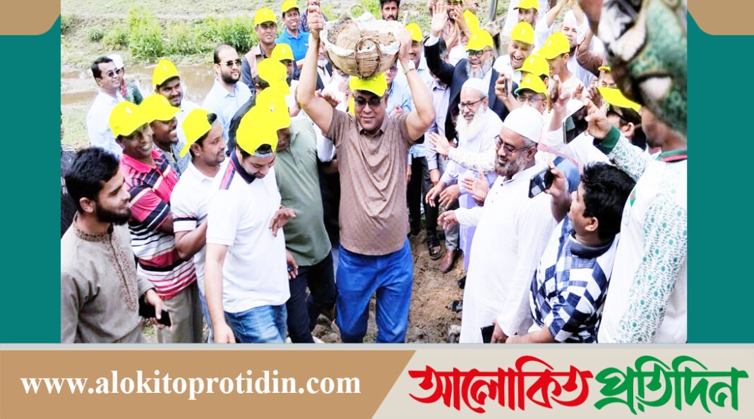  তিলকখালী খাল খনন কাজের উদ্বোধন করলেন সংসদ সদস্য ডাঃ মোঃ আনোয়ারুল হক