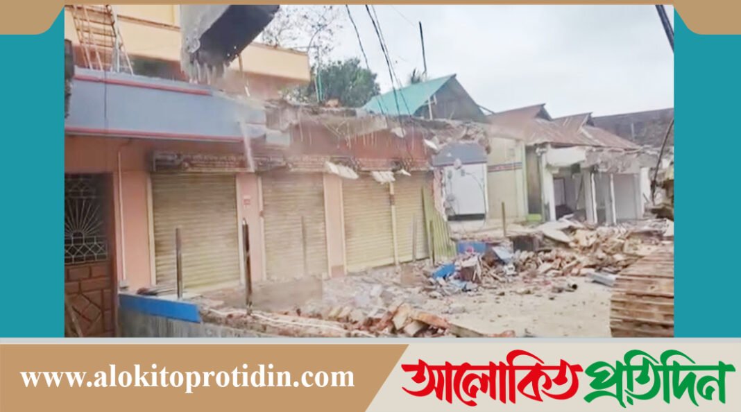 দুর্গাপুরে অবৈধ দখল উচ্ছেদ অভিযানে গুঁড়িয়ে দেওয়া হলো ৩৫টি স্থাপনা