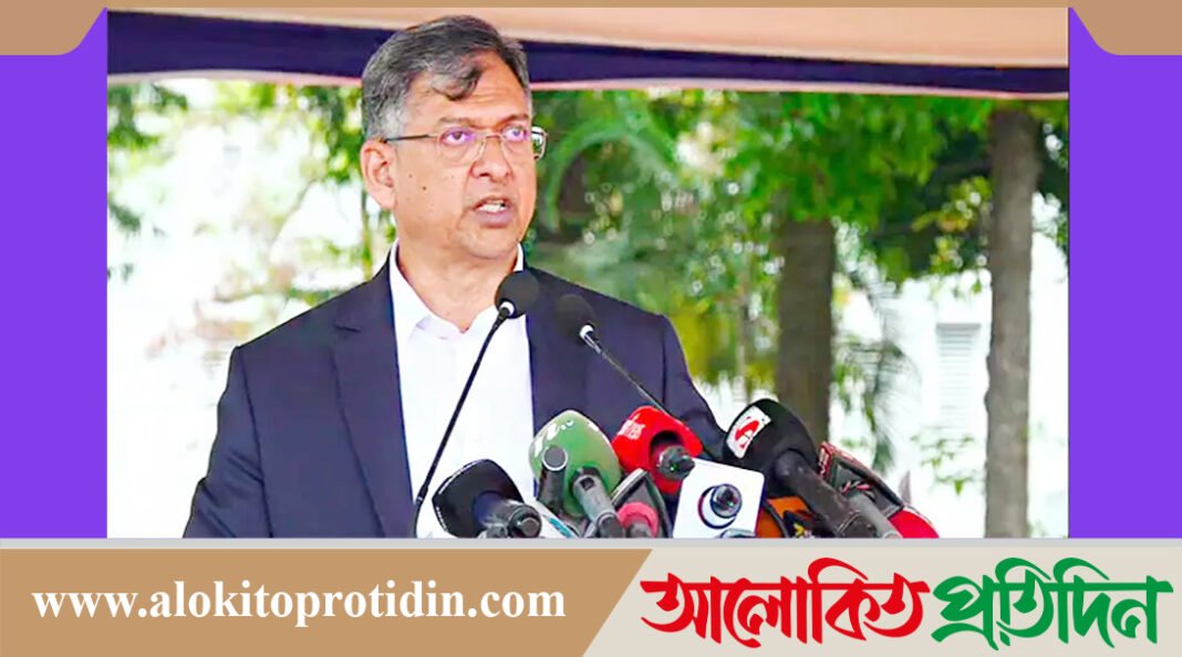 পুলিশ বাহিনী বর্তমান পোশাকে অসন্তুষ্ট : স্বরাষ্ট্রমন্ত্রী