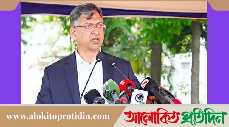 পুলিশ বাহিনী বর্তমান পোশাকে অসন্তুষ্ট : স্বরাষ্ট্রমন্ত্রী