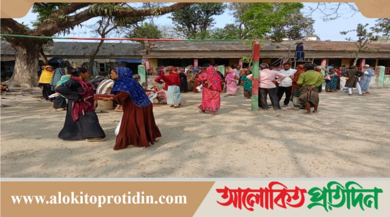 সারিয়াকান্দি'র কামালপুর ইউনিয়নে ঈদ উপলক্ষে- ভিজিএফের চাল বিতরণ