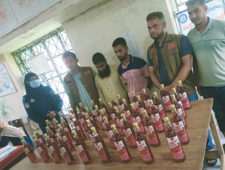 নেত্রকোনায় ভারতীয় মদসহ আ*টক ২