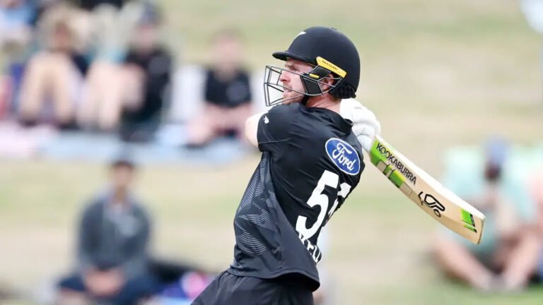 কেলির ফিফটিতে ঘুরে দাঁড়ানোর চেষ্টা নিউজিল্যান্ডের