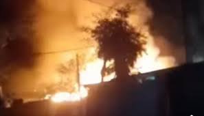 নোয়াখালীর সোনাইমুড়ীতে ভয়াবহ অগ্নিকাণ্ডে বসতঘর পুড়ে ছাই, লক্ষাধিক টাকার ক্ষতি