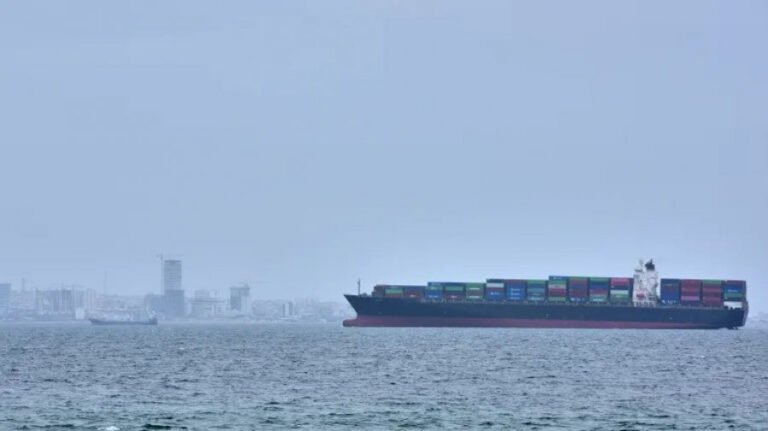 হরমুজে বন্ধুপ্রতিম দেশের জন্য ট্রানজিট ফি ছাড় দিলো ই*রান