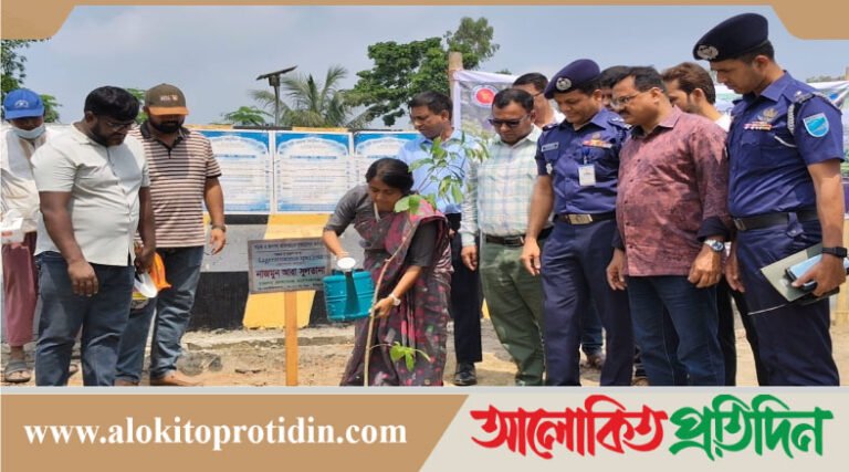 মানিকগঞ্জে মুন্নু সিটি এলাকায় বৃক্ষরোপণ কর্মসূচির উদ্বোধন