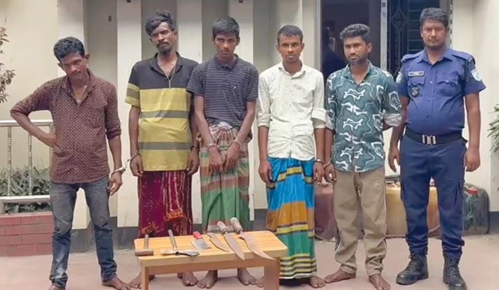 রূপগঞ্জে ডাকাতির প্রস্তুতিকালে অস্ত্রসহ গ্রেফতার ৫