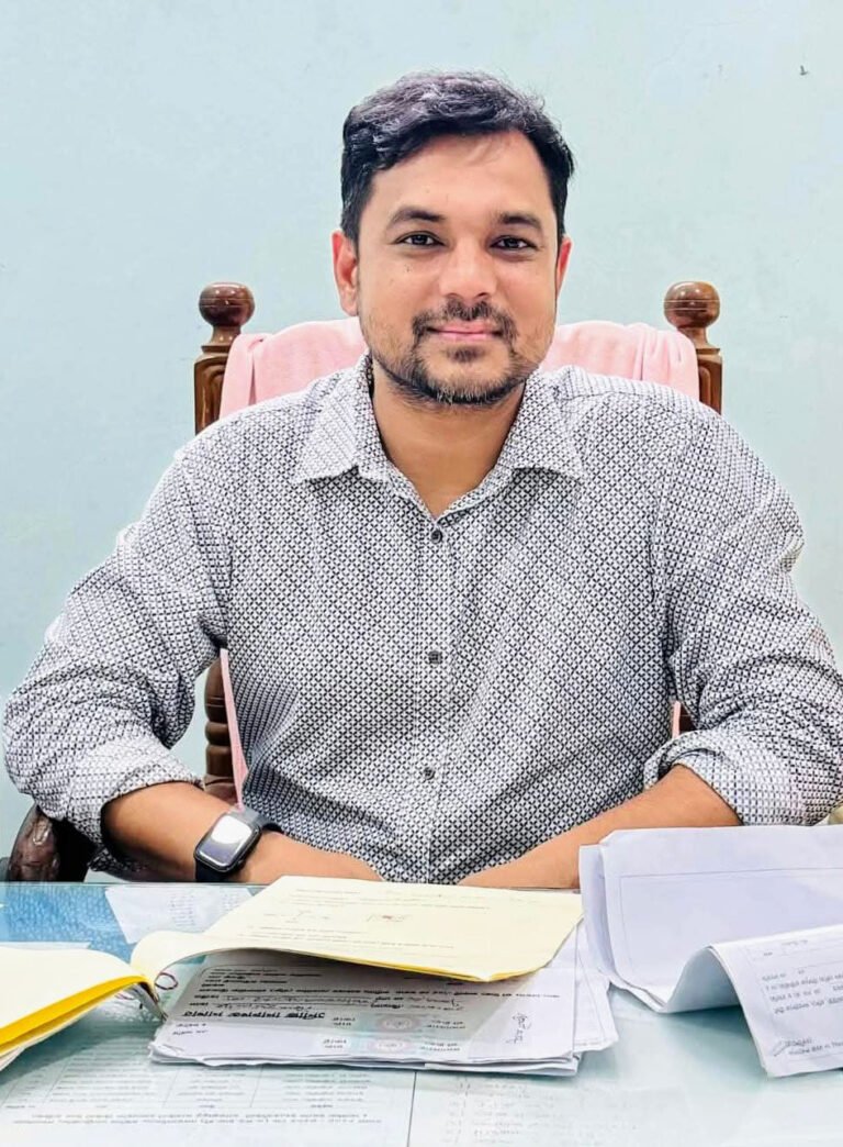 সাভার সাব রেজিস্ট্রার জাকির হোসেনের দু*র্নীতির বি*রুদ্ধে ত*দন্ত শুরু