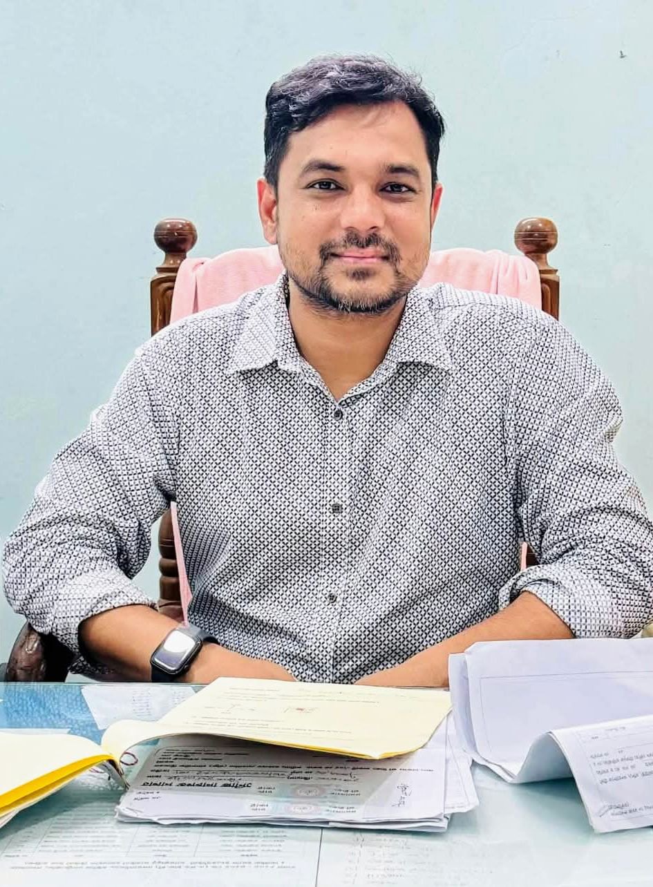 সাভার সাব রেজিস্ট্রার জাকির হোসেনের দু*র্নীতির বি*রুদ্ধে ত*দন্ত শুরু