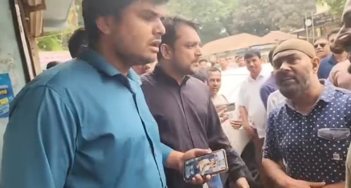 ক্যা'ডার বাহিনী নিয়ে সাংবাদিককে তুলে নেওয়ার চেষ্টা সাভারে সাব-রেজিস্ট্রার জাকিরের বিরুদ্ধে