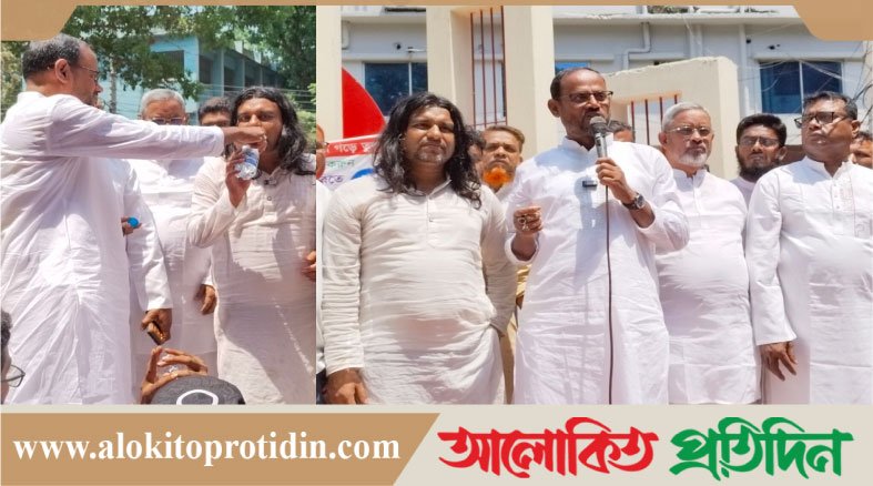 অ*নশনকারীদের দাবির সাথে একাত্মতা প্রকাশ করে পানি পান করালেন প্রতিমন্ত্রী টুকু