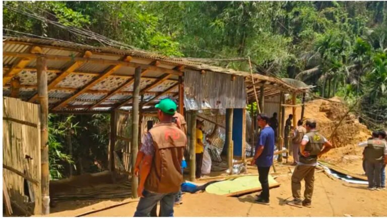 মেরিন ড্রাইভে রক্ষিত বনভূমিতে গড়ে উঠা ছয়টি অ*বৈধ দোকান  উ*চ্ছেদ 