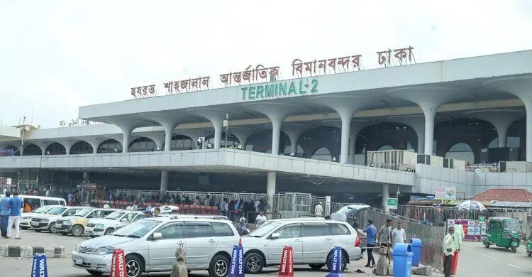 বিমানবন্দরে প্রবাসী যাত্রী হয়রানির অভিযোগ, সাংবাদিক লাঞ্ছিত—সিসি ক্যামেরা যাচাইয়ের দাবি