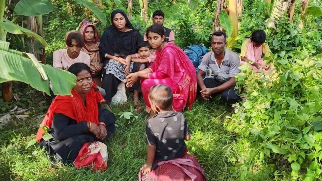 অ*বৈধ অনুপ্রবেশের অ*ভিযোগে চুয়াডাঙ্গার বারাদি সীমান্তে নারী শিশু সহ আ*টক ১০