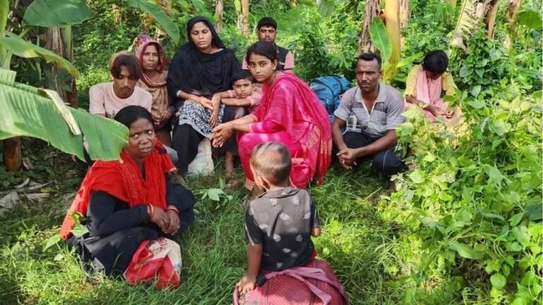 অ*বৈধ অনুপ্রবেশের অ*ভিযোগে চুয়াডাঙ্গার বারাদি সীমান্তে নারী শিশু সহ আ*টক ১০