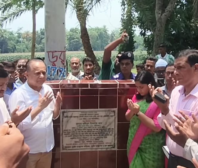 হরিরামপুরে ১,৫০০ মিটার এইচবিবি সড়ক নির্মাণকাজের উদ্বোধন করলেন ইঞ্জিনিয়ার মঈনুল ইসলাম এমপি