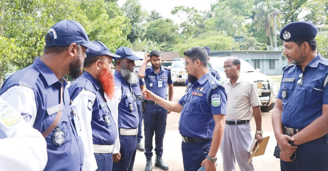 নেত্রকোনা ট্রাফিক অফিস বার্ষিক পরিদর্শন করেন পুলিশ সুপার তরিকুল ইসলাম