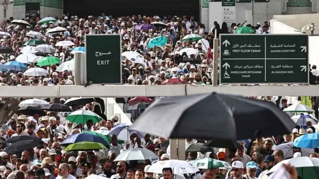 হজের আনুষ্ঠানিকতা শুরু, লাব্বাইক আল্লাহুম্মা লাব্বাইক ধ্বনিতে মুখরিত মিনা
