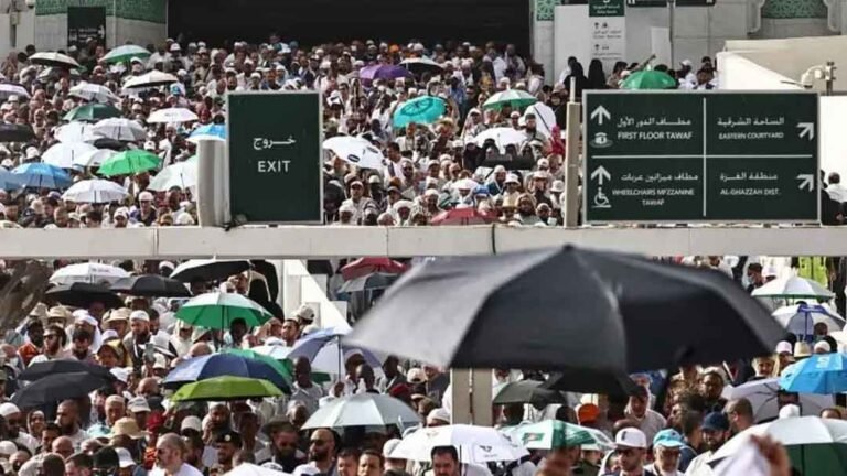 হজের আনুষ্ঠানিকতা শুরু, লাব্বাইক আল্লাহুম্মা লাব্বাইক ধ্বনিতে মুখরিত মিনা