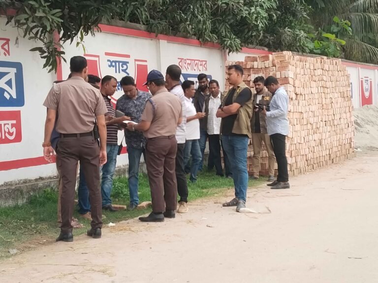 গাজীপুরে চালককে গলা কে*টে হ*ত্যা করে অটোরিকশা ছি*ন*তাইয়ের অ*ভিযোগ