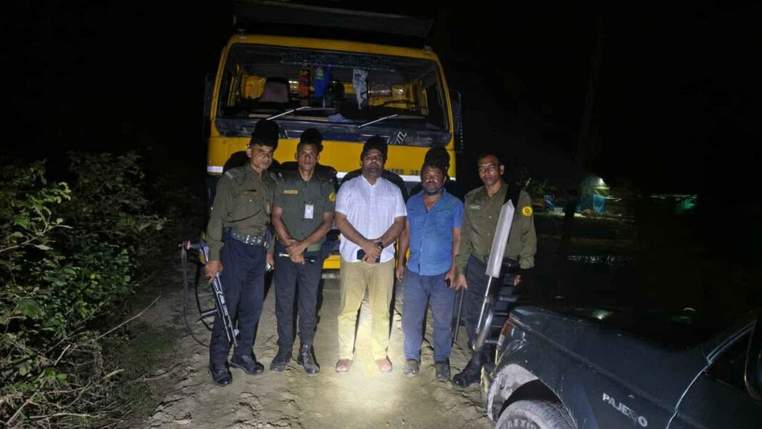 টাঙ্গাইলে অ*বৈধভাবে মাটি কাটায় ৩ লাখ টাকা জ*রিমানা, ভেকু বিনষ্ট ও ট্রাক জ*ব্দ