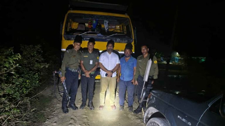 টাঙ্গাইলে অ*বৈধভাবে মাটি কাটায় ৩ লাখ টাকা জ*রিমানা, ভেকু বিনষ্ট ও ট্রাক জ*ব্দ
