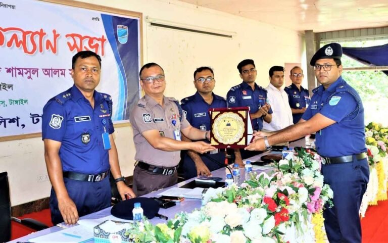 টাঙ্গাইলে এপ্রিল মাসের পর্যালোচনায় ৬ পুলিশের শ্রেষ্ঠত্ব লাভ