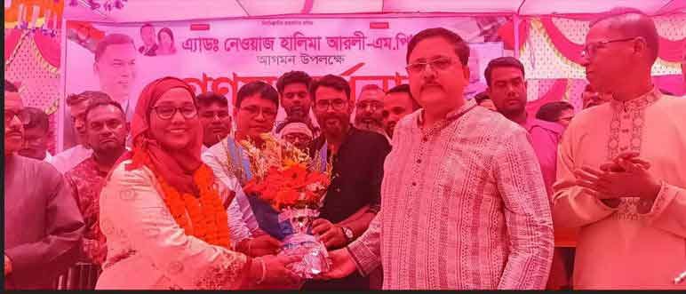 মাগুরায় এমপি নেওয়াজ হালিমা আরলীকে বিশাল গণসংবর্ধনা