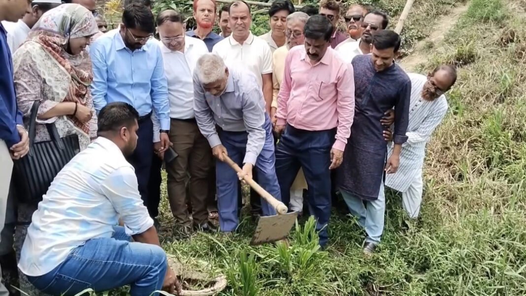 ধামরাইয়ে ৩ কি:মি: খাল খনন কাজের উদ্বোধন
