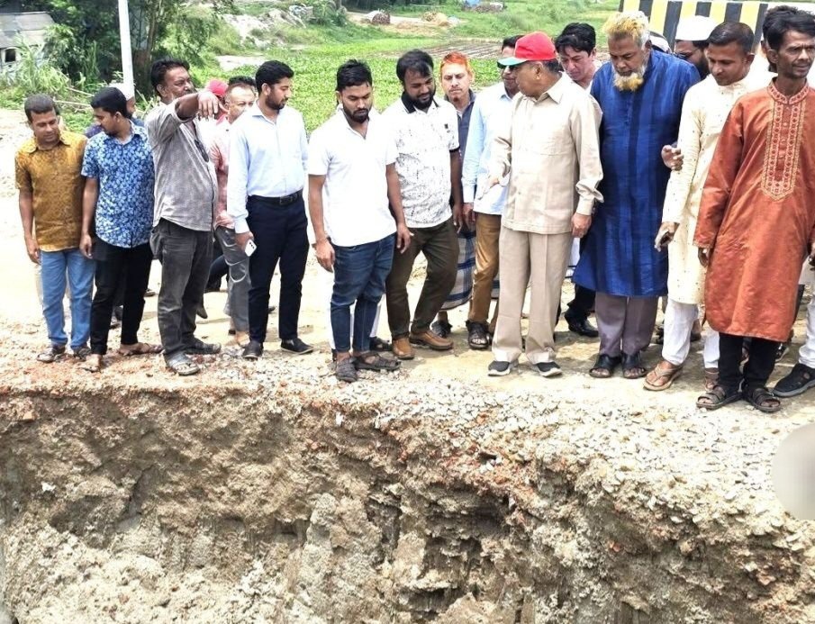নির্মাণাধীন নবীনগর-আশুগঞ্জ ক্ষতিগ্রস্থ সড়ক পরিদর্শনে এমপি