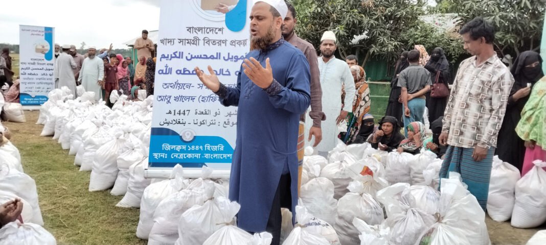 আটপাড়ায় ক্ষতিগ্রস্ত কৃষকদের মাঝে খাদ্য সামগ্রী বিতরণ