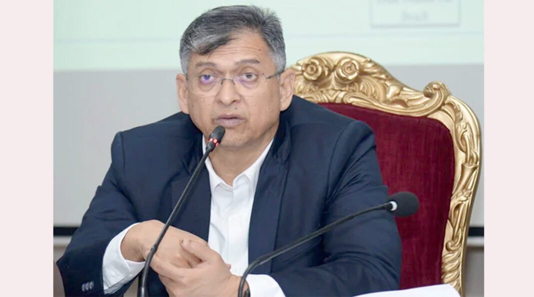 পুলিশের পোশাকে আগের শার্ট বহাল থাকবে, প্যান্টের রং হবে খাকি: স্বরাষ্ট্রমন্ত্রী