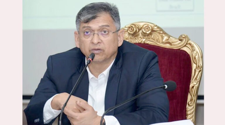 পুলিশের পোশাকে আগের শার্ট বহাল থাকবে, প্যান্টের রং হবে খাকি: স্বরাষ্ট্রমন্ত্রী
